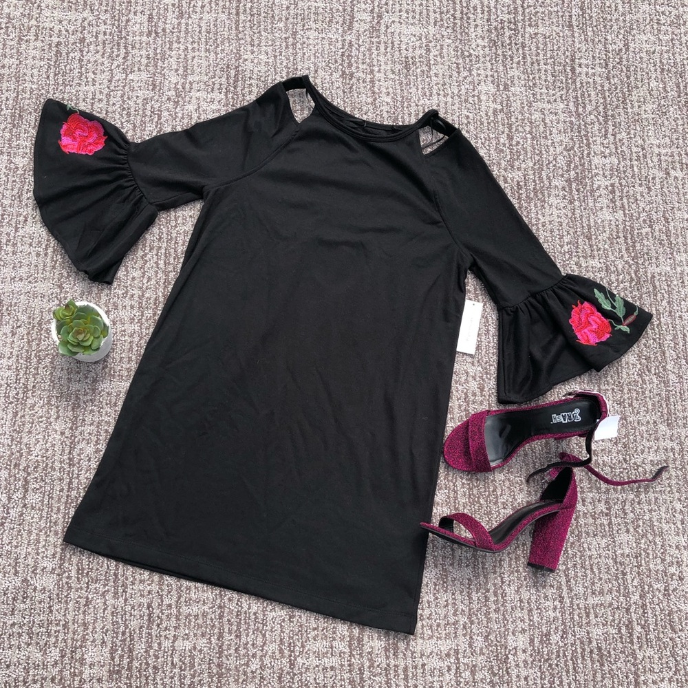 Embroidered bell sleeve dress